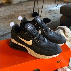 Nike React 270